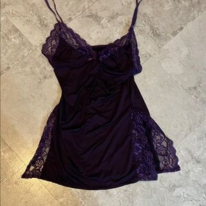 Elegant Purple Lace Négligée